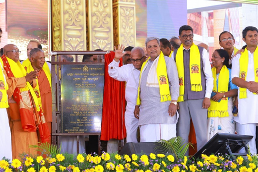 Guru-Gandhi diolouge